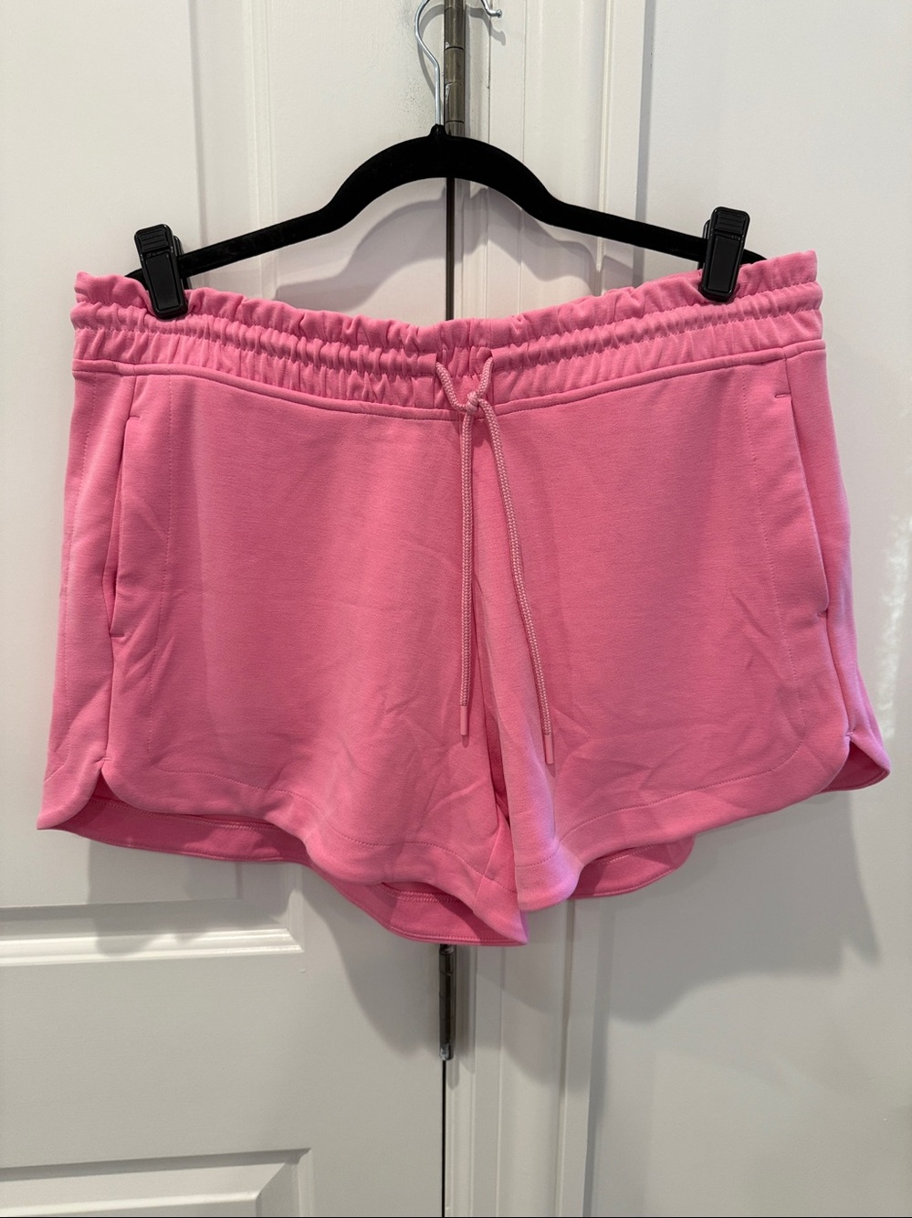 Athleta Pink Mid Rise Seasoft 4” Shorts Size L